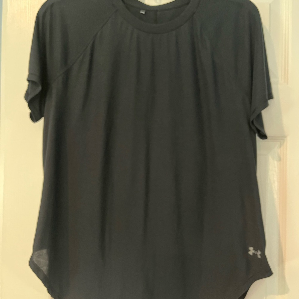 Under Armour Workout Shirt. Slit shoulders on the back